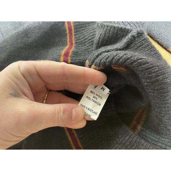 Universal Studios Harry Potter Authentic Gryffindor Wool Cardigan Sweater Size M - Picture 6 of 10